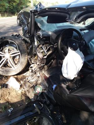 BMW distrus de un Audi, în Cluj. Şoferul vinovat de accident a fugit, l-a dus tata la poliţie a doua zi