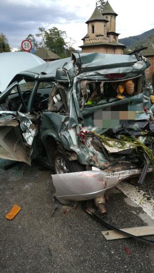 Accident grav la Vâlcea, un camion a lovit din spate o maşină cu 5 persoane, în care se afla şi un copil