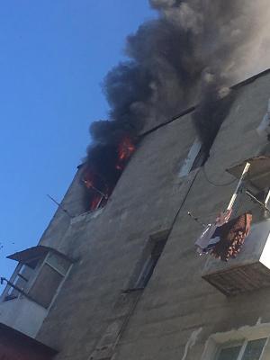 Garsoniera unei familii care săbătorea ziua fetiței, distrusă de un incendiu, în București
