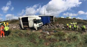 Şofer român de TIR mort în Ţara Galilor, a căzut cu camionul de pe pod. O celebritate a încercat să îl salveze
