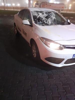 Maşini Uber atacate de taximetrişti, în parcarea de la Therme