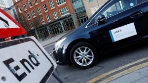 Un şofer român de Uber din Londra şi-a dat singur bacşiş şi 5 stele, de pe telefonul clientei din maşină