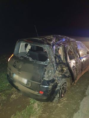 Cinci tineri s-au rostogolit zeci de metri cu maşina, în Ialomiţa. Un băiat de 19 ani a murit pe loc (Video)