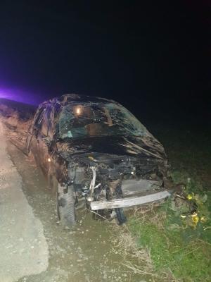 Cinci tineri s-au rostogolit zeci de metri cu maşina, în Ialomiţa. Un băiat de 19 ani a murit pe loc (Video)