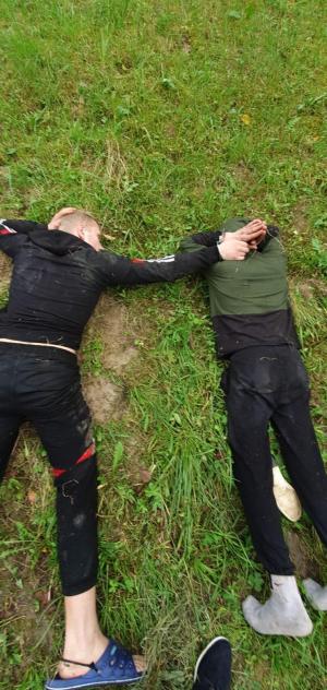 Cei doi tineri din Ucraina, evadați din arestul IPJ Maramureş, au fost prinși de polițiști la Desești