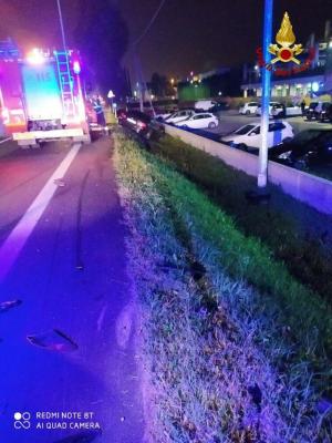 BMW condus de un român, impact teribil cu un VW Golf în Italia. Un tânăr de 26 de ani a murit pe loc (Video)