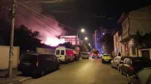 Incendiu devastator în București. Un băiat de 14 ani a murit ars de viu în casa cuprinsă de flăcări (Video)