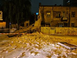 Clădire parțial prăbușită în București, lângă Teatrul Evreiesc de Stat. Video