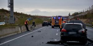 Bătrân vitezoman cu Mercedes și plin de nervi a provocat un dezastru pe autostradă, în Germania