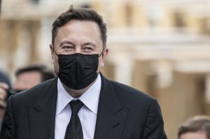 Elon Musk: "Se întâmplă ceva ciudat". El a anunţat că din 4 teste pentru coronavirus două au ieşit pozitive şi două negative
