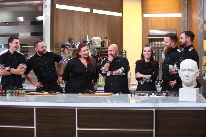 Echipa Tarom, juraţi în cea de-a patra confruntare Chefi la cuţite