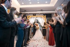 Un culturist s-a căsătorit cu o păpuşă gonflabilă: „Cuplurile trebuie să vorbească mai puțin și să se conecteze mai mult"