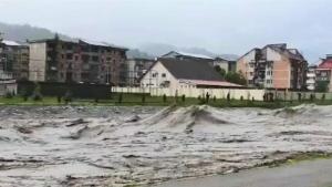 Alertă de inundații în România. Râuri din opt județe, sub cod galben până luni, la ora 16.00