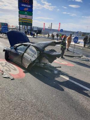 Şoferiţa de 19 ani prin BMW-ul căreia a trecut un Range Rover şi l-a rupt în două, aruncată din maşină 10 metri