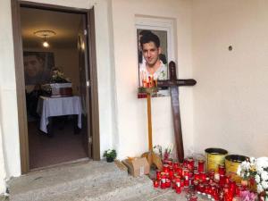 Imagini sfâşietoare la Singureni, unde Vili, tânărul ucis în atacul armat din Germania, a fost înmormântat
