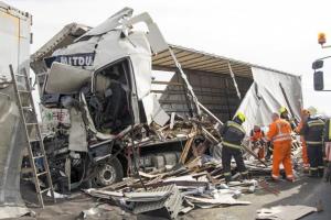 Şofer român de TIR, moarte cumplită în Ungaria. Patru camioane lovite pe autostradă
