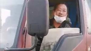 Un șofer de camion trăiește pe șosea de două luni, nimeni nu îl primește, din cauza coronavirusului (video)