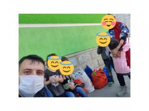 O mamă cu cinci copilași ieșită la ocazie la Caransebeș, salvată de doi polițiști