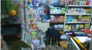 Magazin cu de toate la etajul 9 al unui bloc din București. Patroană, o femeie de 73 de ani