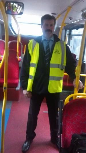 Șofer român de autobuz mort de coronavirus, singur, la Londra. A sunat acasă să dea pin-urile de la carduri