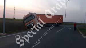 Șofer de TIR căzut în cabină, în mers, în drum spre Timișoara. E suspect de coronavirus