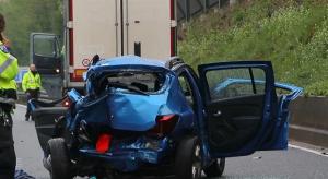 Șoferiță moartă într-o Dacia Sandero înfiptă într-un camion românesc, în Germania