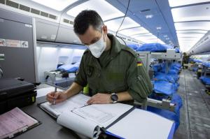 Nemții au făcut spital într-un avion și zboară cu el să trateze bolnavii de coronavirus din Franța sau Italia (video)