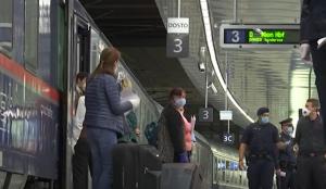 80 de românce au ajuns la Viena, cu trenul, pentru a îngriji bătrâni. Condiții stricte de testare pentru coronavirus (video)