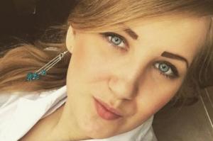 O asistentă din Rusia a ajuns la spitalul de arși din cauza măștilor dezinfectate cu clor. „Mi-au distrus fața!”