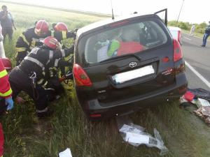 Un TIR și două mașini, accident în lanț pe DN6, în Timiș. Unul dintre șoferi a rămas încarcerat