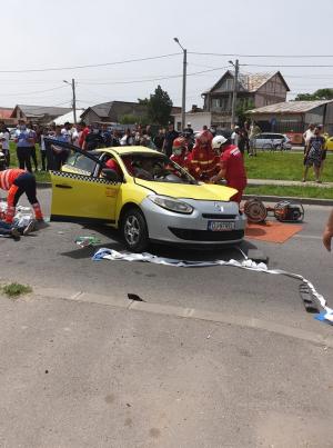 Patru morți la Craiova, în taxiul lovit în plin, în intersecție. Un băiețel de 7 ani și străbunicul, s-au stins și ei
