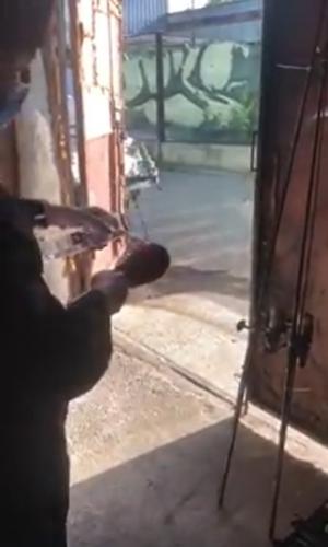 Preot chemat să sfințească lansetele, la intrarea în starea de alertă: "Se binecuvântează uneltele acestea de pescuit" (video)
