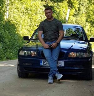 Mihai a murit lovit în plin de BMW-ul prietenului lui, care a încercat să-l depășească cu viteză nebună