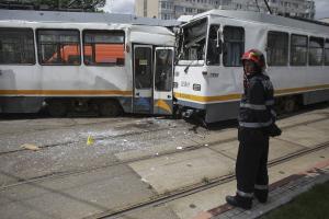 Două tramvaie s-au ciocnit în Capitală, pe Șoseaua Olteniței. Mai multe persoane sunt rănite (Video)