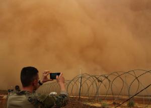Militari români loviți de haboob, cea mai puternică furtună de nisip, în Mali