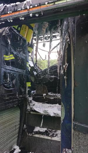 Autocar plin cu români, cuprins de flăcări pe o autostradă din Austria