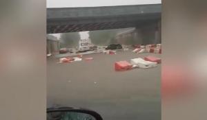 Potop în București, inundații cum nu s-au mai văzut. Șoseaua de la Mogoșoaia e de fapt un râu (video)