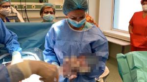 O tânără care a născut tripleți, la Iași, a făcut-o să plângă pe doctorița care i-a adus băieții pe lume