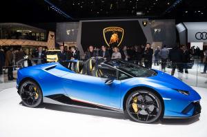 Lamborghini Huracan de 220.000 de euro, nou-nouț, făcut praf de o dubiță