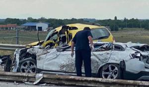 Șofer de TIR aruncat din cabină și căutat ore în șir printre mașinile pe care le-a strivit, pe autostrada Tracia. Cinci morți în carnagiul din Bulgaria