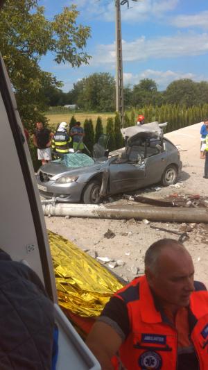 Șofer ucis pe loc, la Cristur, în Hunedoara. Mașina, dezmembrată de salvatori