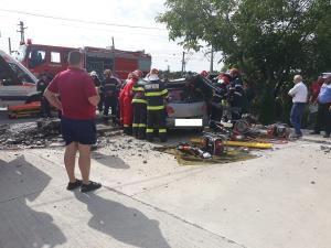 Șofer ucis pe loc, la Cristur, în Hunedoara. Mașina, dezmembrată de salvatori