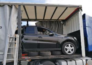 Un șofer român de TIR a fost prins cu un Mercedes ML furat din Belgia, ascuns în camion