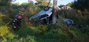 Un tânăr a murit pe loc, la Feliceni, după ce a intrat cu viteză într-un stâlp. Motorul a zburat 30 de metri, după impact