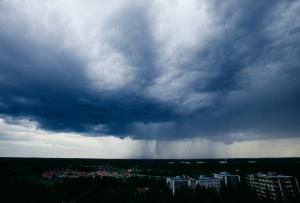 Furtunile lovesc jumătate de țară! Rupere de nori acum în Suceava, Neamț și Botoșani