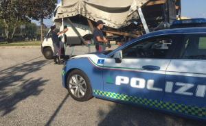 Șofer român prins cu un Iveco Daily demontat în bucăți la el în camion, în Italia. Ciprian a fost arestat pe loc (Foto)