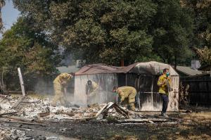 Imagini apocaliptice în California. Incendiile de vegetaţie continuă să facă ravagii (Galerie Foto)