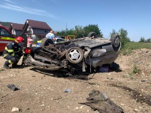 Tânără la volanul unui Mercedes, accident cumplit la Codlea. Mașina fetei a fost spulberată de o locomotivă (Video)