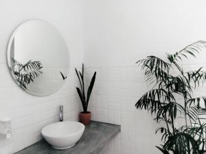 Îți dorești un lavoar ideal pentru o baie în stil scandinav? Îl poți comandă online!