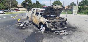 Un biker a murit nevinovat în Arad, motocicleta și SUV-ul de care s-a izbit au ars complet după impact (Video)